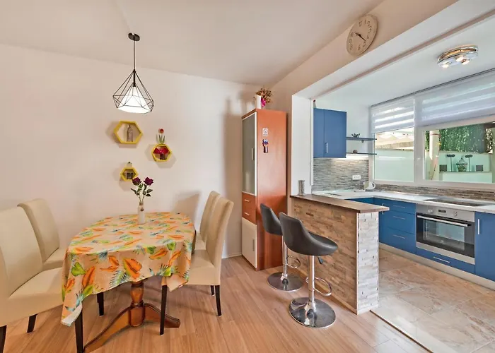 Apartment Nika Solitudo