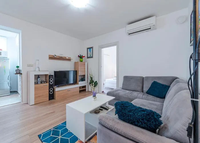 Apartment Nika Solitudo